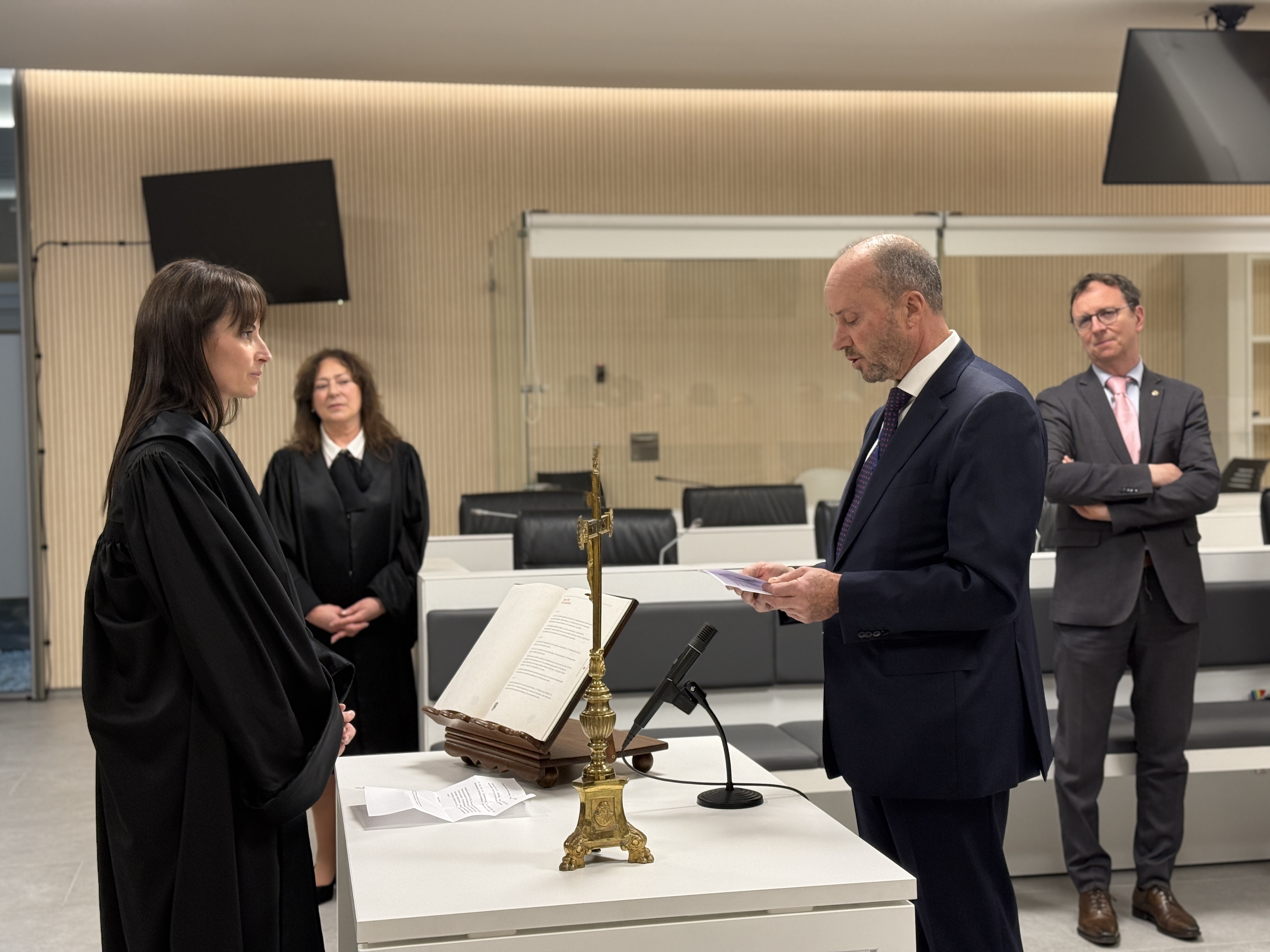Núria Garcia Val i Immaculada Rodríguez Díaz juren el càrrec com a magistrades a temps parcial, adscrites al Tribunal Superior de Justícia